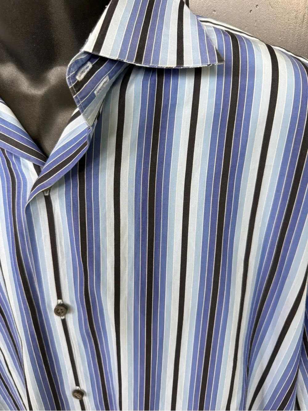 Banana Republic Men’s Blue and Black Striped Long Sleeve Button Down Shirt. XL